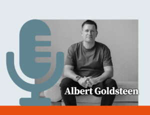 Foto van Albert Goldsteen met Boom Management Podcast logo